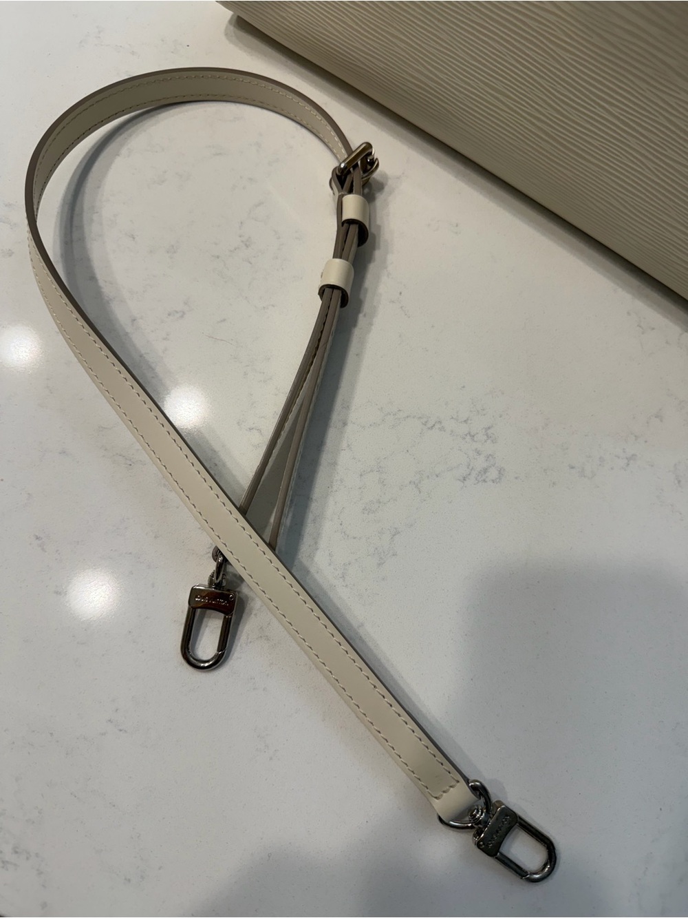 Louise Vuitton Epi Leather Soufflot MM Tote - Ivory / Off White - Picture 10 of 11